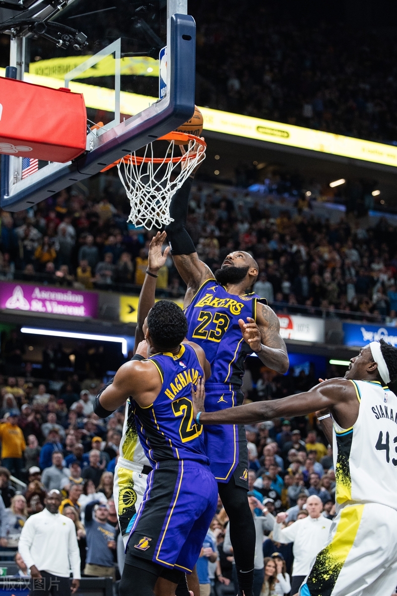 福建队完胜太阳，詹姆斯点燃赛场