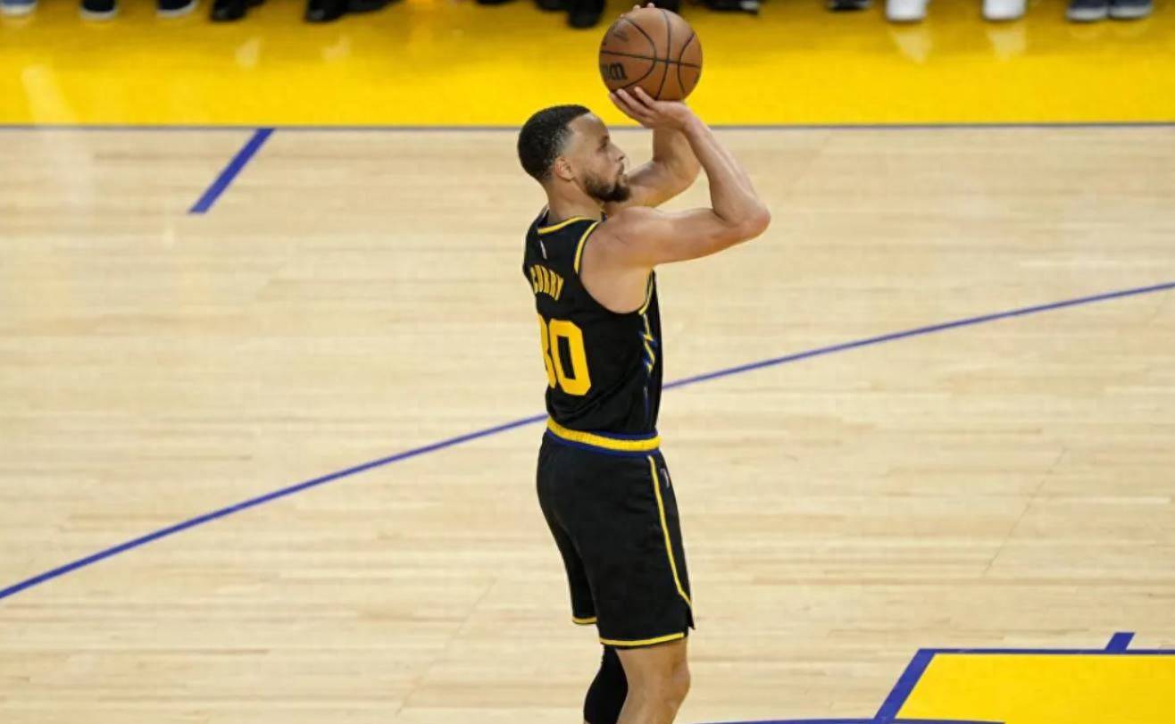 猛龙横扫雷霆，库里点燃赛场