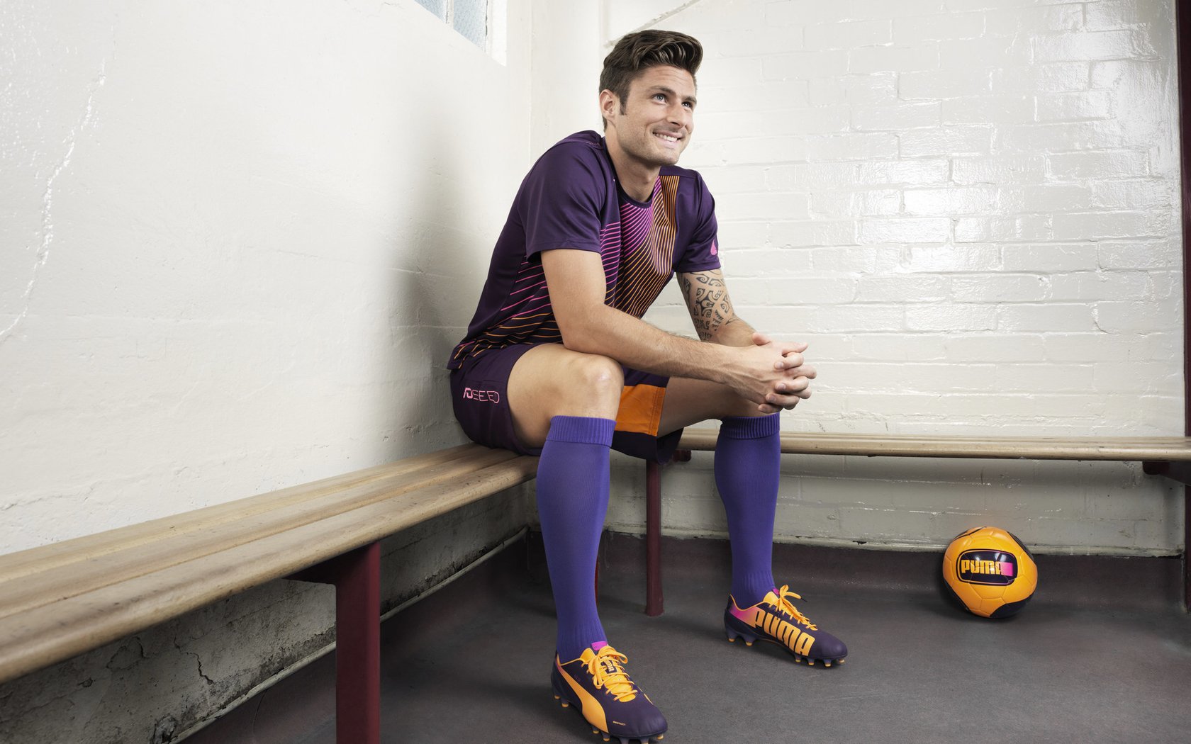 孤星破晓，欧冠决赛之夜，布鲁诺如何以绝对孤独撕裂钢铁防线